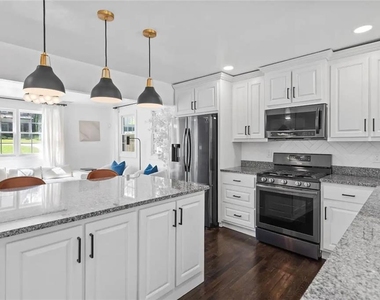 356 W Wieuca Road Ne - Photo Thumbnail 9