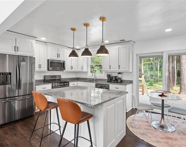 356 W Wieuca Road Ne - Photo Thumbnail 10