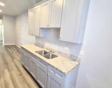 6210 S Eberhart Avenue - Photo Thumbnail 5