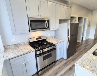6210 S Eberhart Avenue - Photo Thumbnail 4