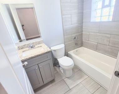 6210 S Eberhart Avenue - Photo Thumbnail 8