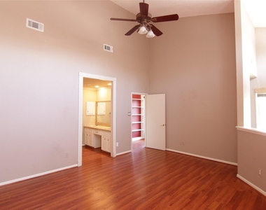2602 Rice Boulevard - Photo Thumbnail 13
