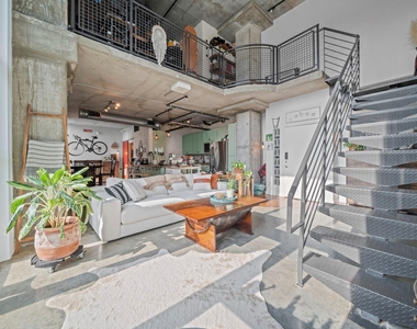 2000 Bagby Street - Photo Thumbnail 8