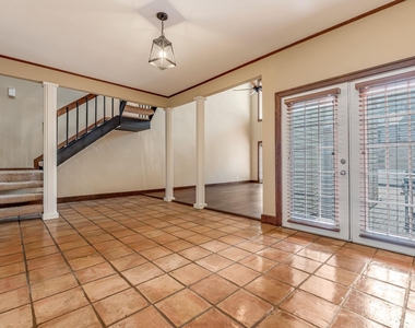 516 S Post Oak Lane - Photo Thumbnail 7