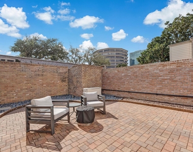 516 S Post Oak Lane - Photo Thumbnail 17