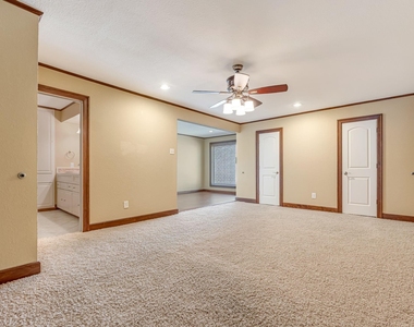 516 S Post Oak Lane - Photo Thumbnail 9