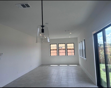 3218 Royal Oaks Hollow Lane - Photo Thumbnail 2