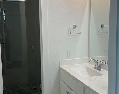3218 Royal Oaks Hollow Lane - Photo Thumbnail 5