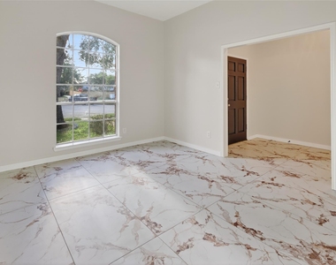 4418 W Thunderwood Circle - Photo Thumbnail 2