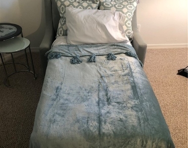 27121 Oakwood Lake Drive - Photo Thumbnail 9