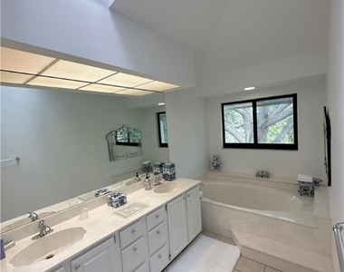 27121 Oakwood Lake Drive - Photo Thumbnail 13