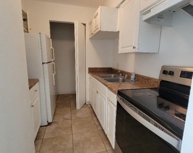 2937 Winkler Avenue - Photo Thumbnail 7