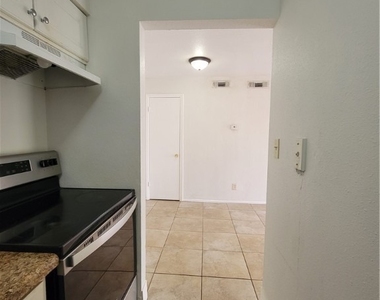 2937 Winkler Avenue - Photo Thumbnail 9