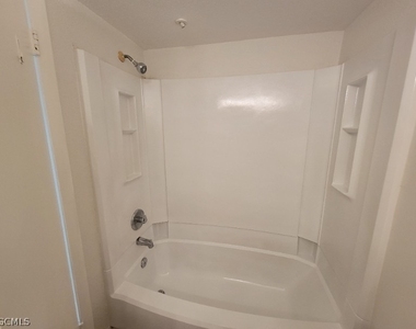 2937 Winkler Avenue - Photo Thumbnail 23