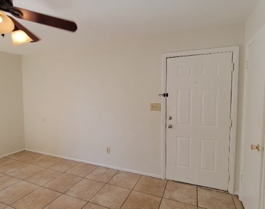 2937 Winkler Avenue - Photo Thumbnail 4