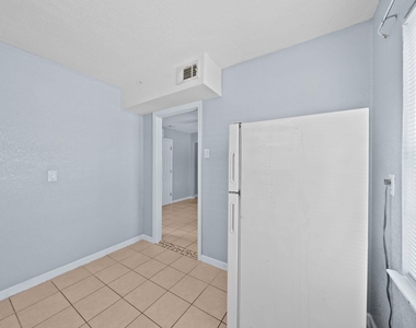904 Beverly Avenue - Photo Thumbnail 3