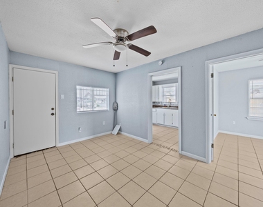 904 Beverly Avenue - Photo Thumbnail 2