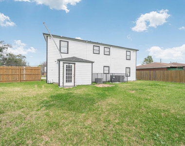 904 Beverly Avenue - Photo Thumbnail 11