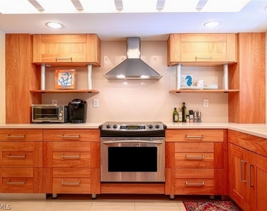 285 5th Avenue S - Photo Thumbnail 5