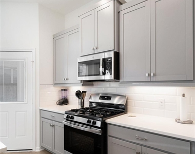 632 Silver Pear Ct - Photo Thumbnail 12