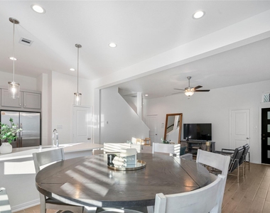 632 Silver Pear Ct - Photo Thumbnail 8