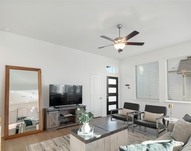 632 Silver Pear Ct - Photo Thumbnail 9