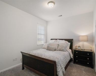 632 Silver Pear Ct - Photo Thumbnail 17