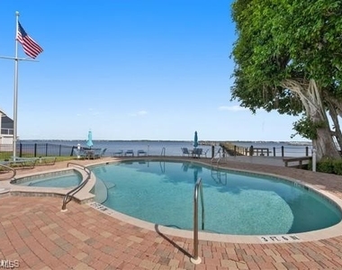 819 James Street - Photo Thumbnail 12