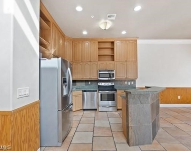 819 James Street - Photo Thumbnail 5