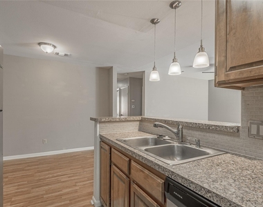 2404 Sycamore Avenue - Photo Thumbnail 12