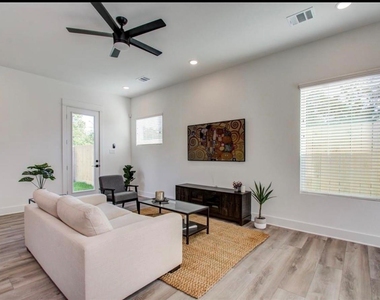 778 W Tidwell Road - Photo Thumbnail 6