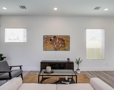 778 W Tidwell Road - Photo Thumbnail 7
