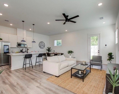 778 W Tidwell Road - Photo Thumbnail 3