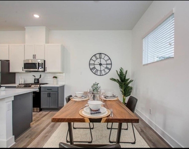 778 W Tidwell Road - Photo Thumbnail 9