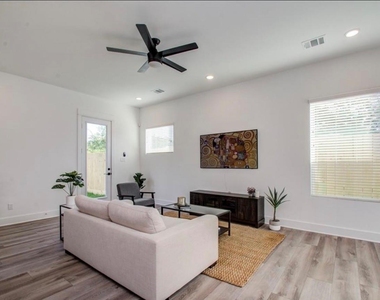 778 W Tidwell Road - Photo Thumbnail 8