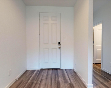 1522 Oakdale Crest Road - Photo Thumbnail 2