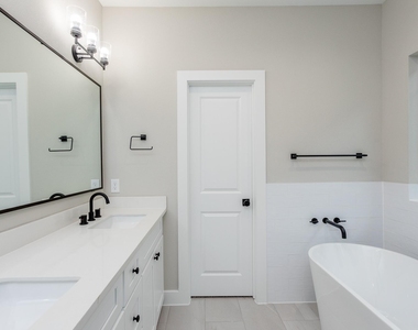 1439 W 25th Street - Photo Thumbnail 30