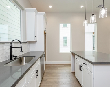 1439 W 25th Street - Photo Thumbnail 33