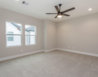 1439 W 25th Street - Photo Thumbnail 4
