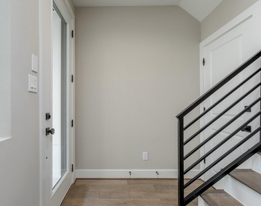 1439 W 25th Street - Photo Thumbnail 16