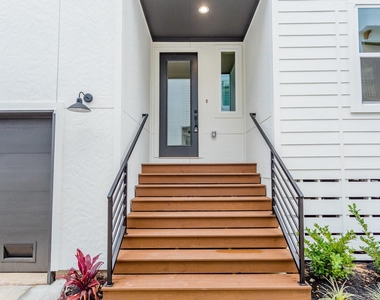 1439 W 25th Street - Photo Thumbnail 1