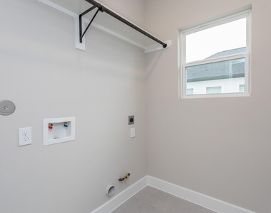 1439 W 25th Street - Photo Thumbnail 32