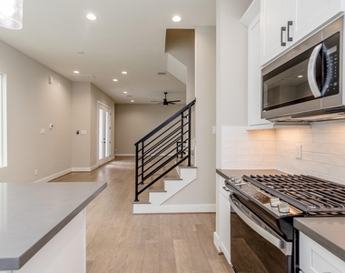 1439 W 25th Street - Photo Thumbnail 6
