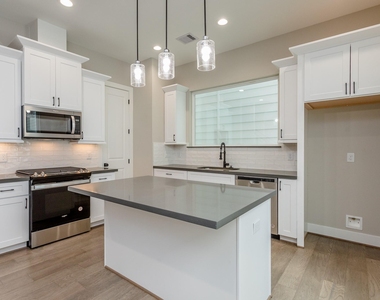 1439 W 25th Street - Photo Thumbnail 10
