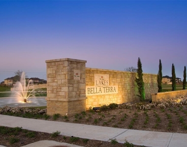11502 Lago Bella Drive - Photo Thumbnail 32