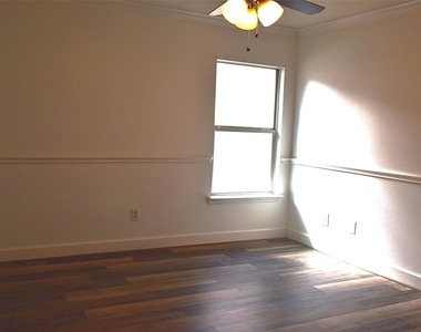 4911 Dwarf Honey Suckle Court - Photo Thumbnail 16