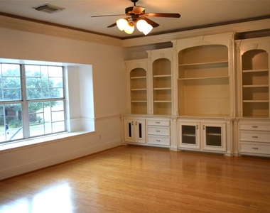 4911 Dwarf Honey Suckle Court - Photo Thumbnail 14