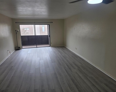 3025 Walnut Bend Lane - Photo Thumbnail 6