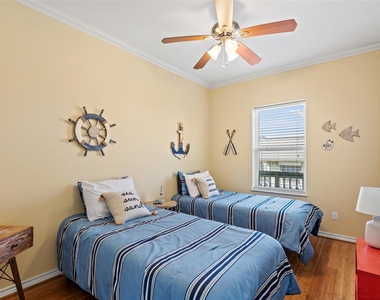 3923 Reeves Drive - Photo Thumbnail 14