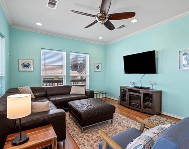 3923 Reeves Drive - Photo Thumbnail 5